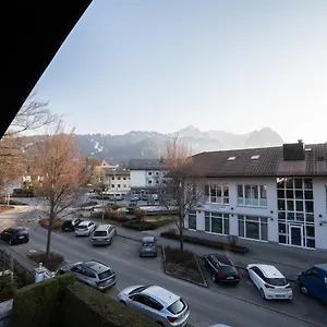 https://central-apartment-with-the-view-of-the-zugspitze.com-bavaria.com